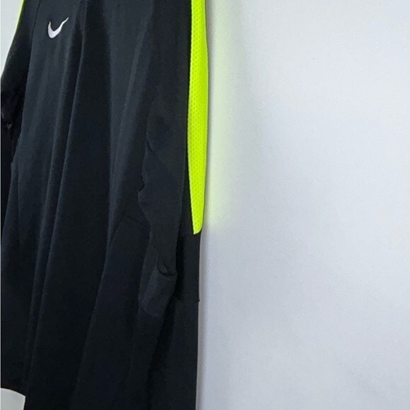 Nike Women’s 1/4 Zip Athletic Running Top with Thumbholes Black Neon Yellow sz M - Picture 2 of 10